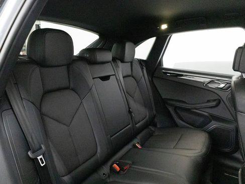 Certified 2025 Porsche Macan AWD/4WD image 28