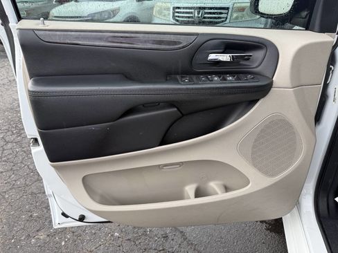 Used 2015 Dodge Grand Caravan SXT w/ Security Group image 16