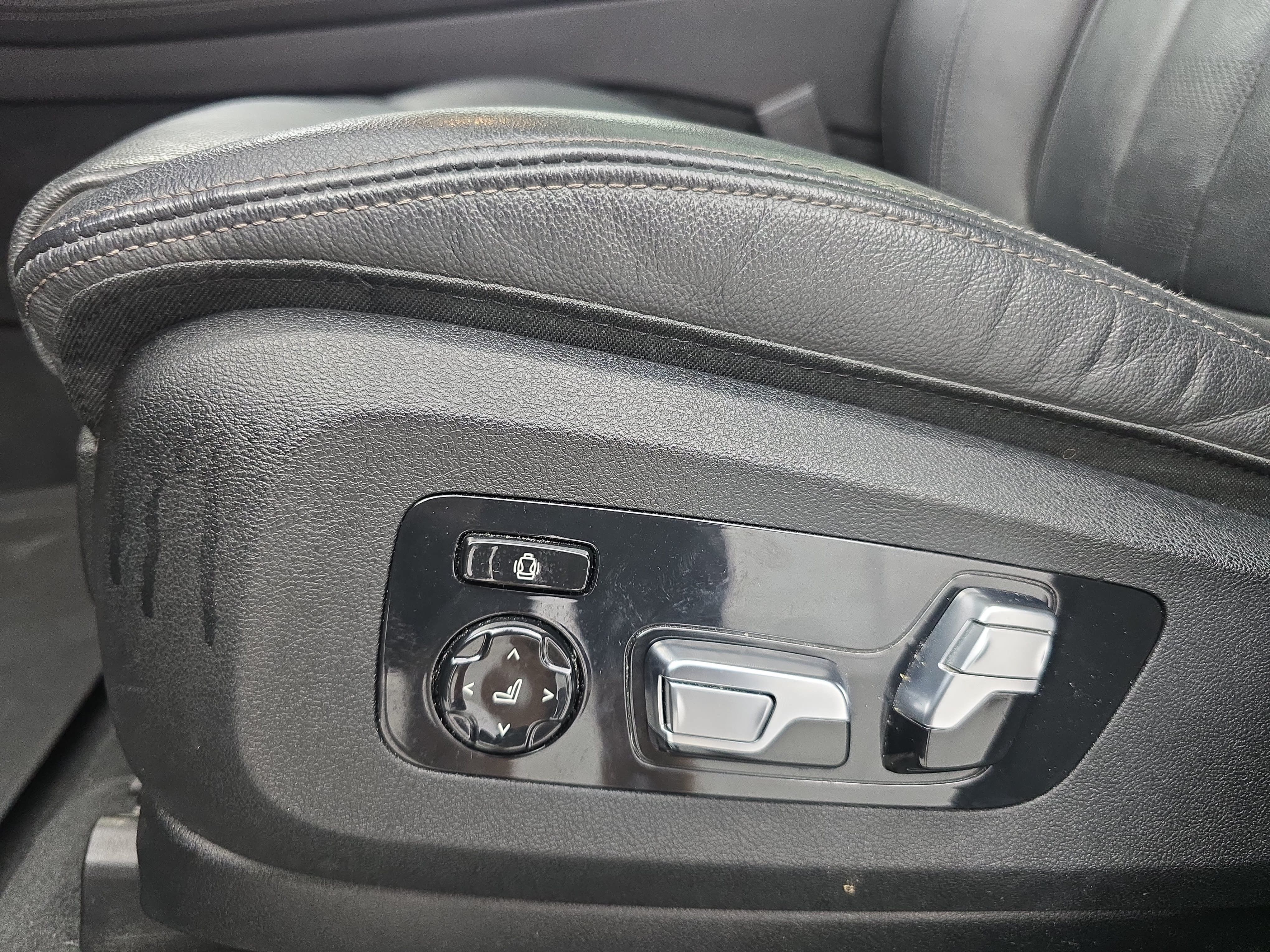 Used 2022 BMW X7 xDrive40i w/ Premium Package AWD/4WD image 33