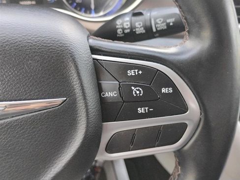 Used 2017 Chrysler Pacifica Touring-L w/ Tire & Wheel Group FWD image 35