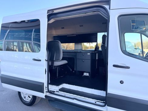 Used 2018 Ford Transit 150 XLT image 29