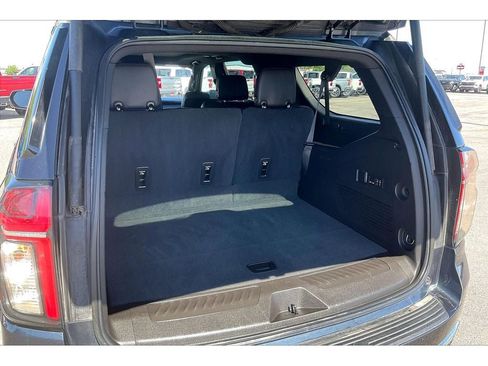 Used 2021 Chevrolet Suburban LT w/ LT Signature Plus Package AWD/4WD image 11