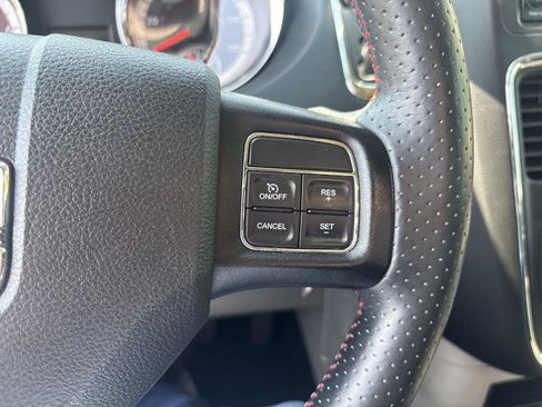 Used 2018 Dodge Grand Caravan SE FWD image 17