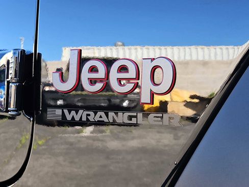 Used 2024 Jeep Wrangler Rubicon w/ Technology Group image 12