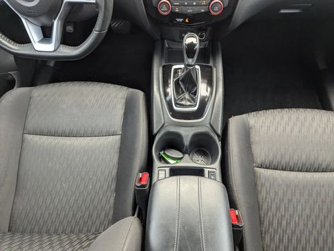 Used 2019 Nissan Rogue SV FWD image 16