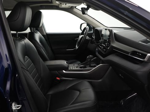 Used 2022 Toyota Highlander XLE image 11