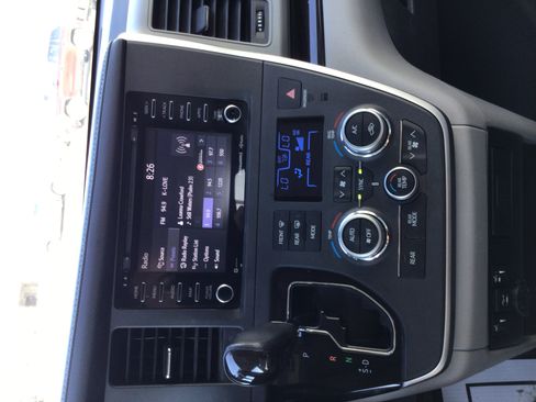 Used 2020 Toyota Sienna XLE w/ XLE Navigation Package AWD/4WD image 27