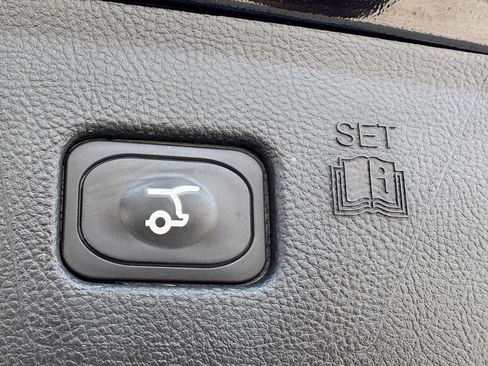 Used 2024 Ford Edge Titanium AWD/4WD image 32