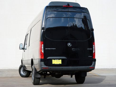 Used 2023 Mercedes-Benz Sprinter 2500 image 6