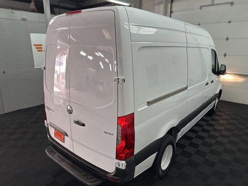 Used 2019 Freightliner Sprinter 144 image 9