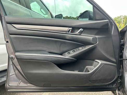 Used 2018 Honda Accord Sport image 7
