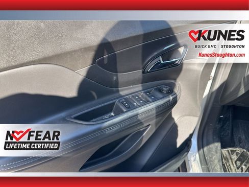 Used 2021 Buick Encore Preferred w/ Safety Package image 19