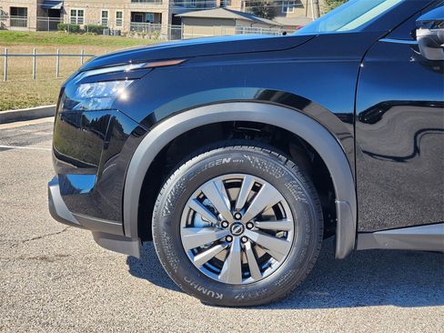 New 2025 Nissan Pathfinder SV image 6