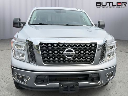 Used 2017 Nissan Titan SV RWD image 4
