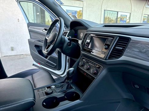 Used 2023 Volkswagen Atlas Cross Sport SE AWD/4WD image 22