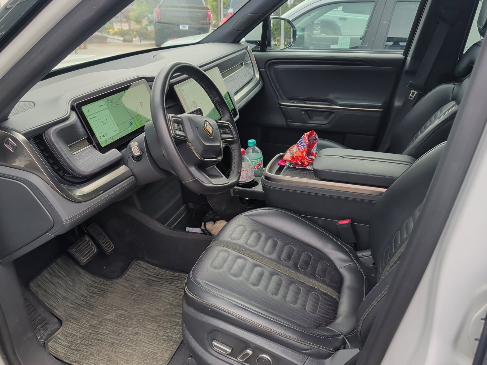Used 2025 Rivian R1S Adventure Dual AWD/4WD image 12