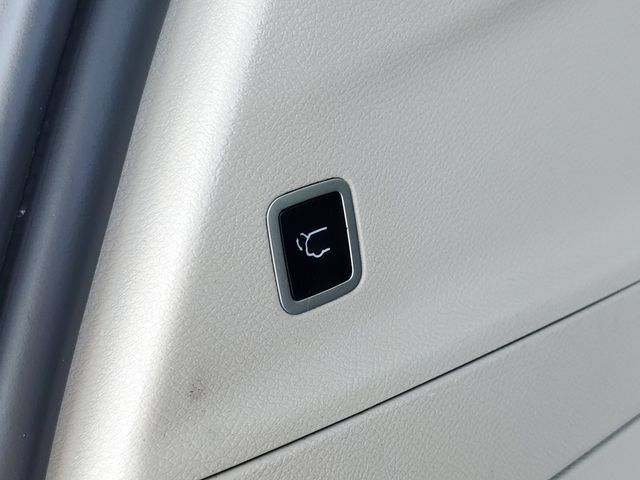 Used 2023 Chrysler Pacifica Touring-L FWD image 37