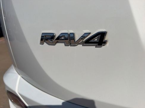 Used 2017 Toyota RAV4 XLE FWD image 10