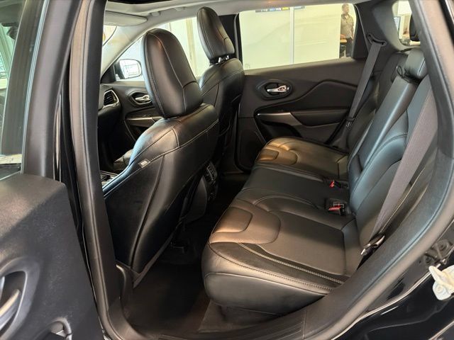 Used 2022 Jeep Cherokee Limited AWD/4WD image 15