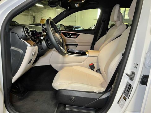 Certified 2025 Mercedes-Benz GLC 300 image 23