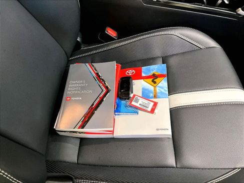 Used 2025 Toyota Camry SE image 30