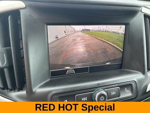 Used 2024 GMC Terrain SLE w/ Driver Convenience Package FWD image 23