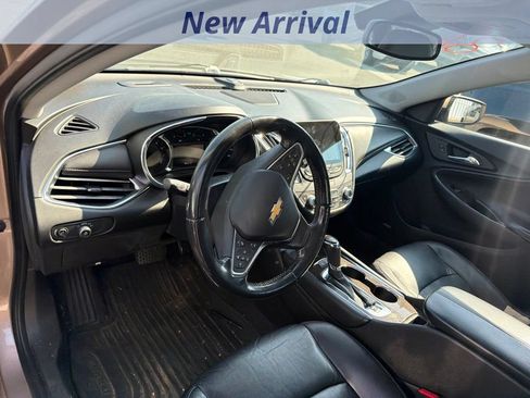 Used 2018 Chevrolet Malibu Premier w/ Premier Sun and Wheel Package FWD image 9
