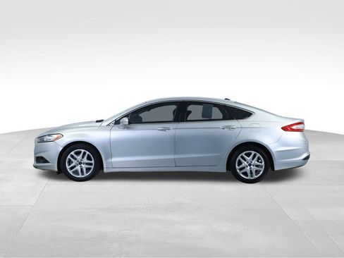 Used 2014 Ford Fusion SE w/ Equipment Group 202A image 9