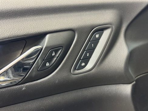 Used 2022 GMC Acadia Denali w/ Black Diamond Edition image 9