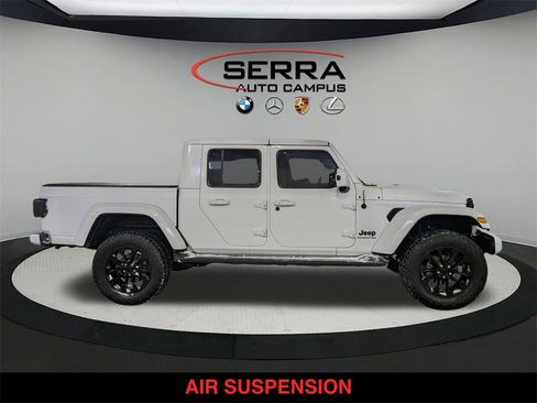 Used 2021 Jeep Gladiator Overland image 2