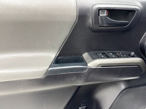 Used 2020 Toyota Tacoma SR5 RWD image 36