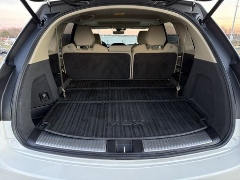 Certified 2018 Acura MDX FWD image 32