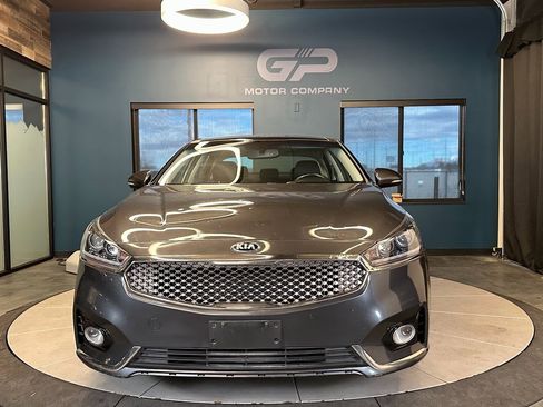 Used 2018 Kia Cadenza Premium w/ Luxury Package image 8