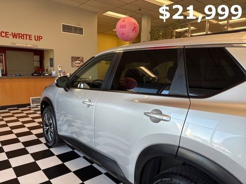 Used 2023 Nissan Rogue SV image 10