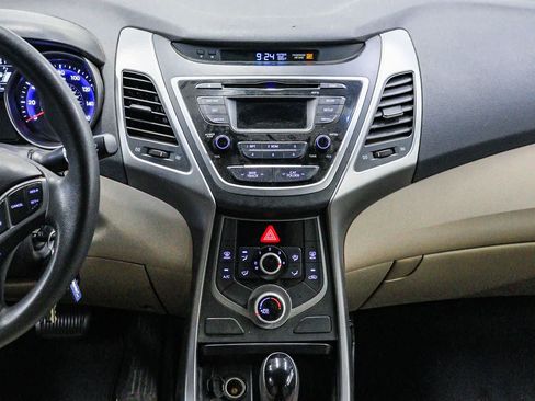 Used 2015 Hyundai Elantra SE FWD image 13