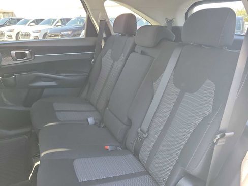 Used 2021 Kia Sorento LX image 18