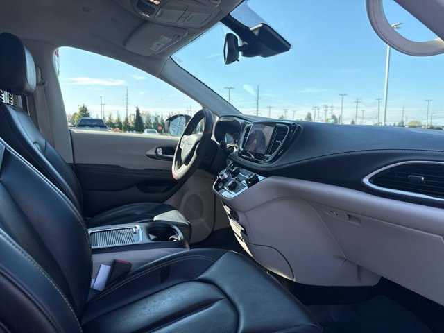 Used 2023 Chrysler Pacifica Touring-L AWD/4WD image 23