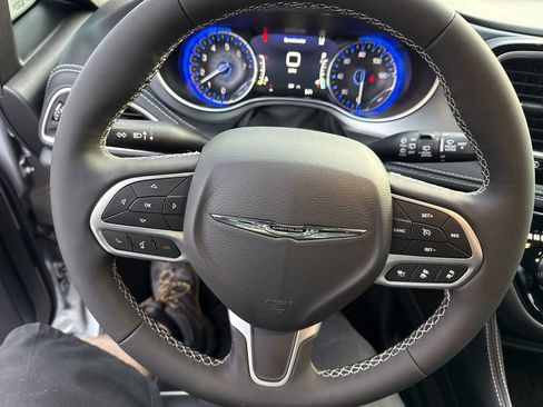 New 2026 Chrysler Pacifica Limited image 21