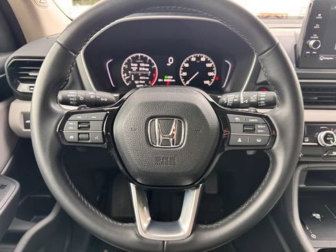 Used 2025 Honda Pilot Touring image 15