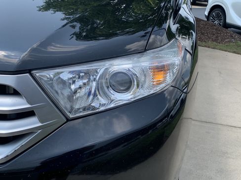 Used 2012 Toyota Highlander SE w/ Tow Pkg FWD image 6