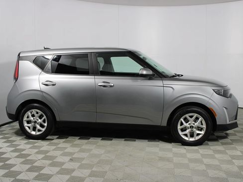 Used 2025 Kia Soul LX w/ LX Technology Package FWD image 26