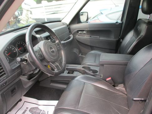 Used 2012 Jeep Liberty Sport AWD/4WD image 10