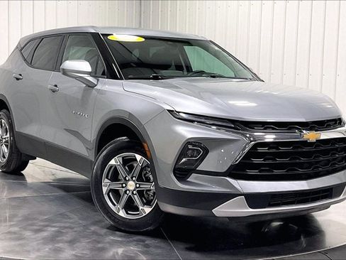 Used 2025 Chevrolet Blazer LT AWD/4WD image 3