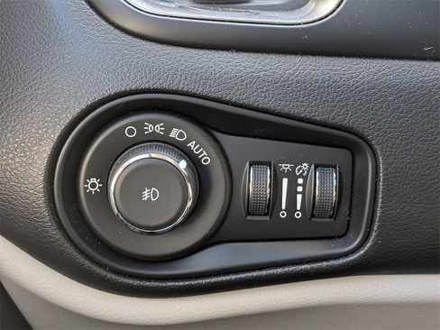 Used 2022 Jeep Renegade Latitude image 24