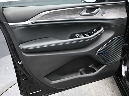 Used 2023 Jeep Grand Cherokee Overland image 10