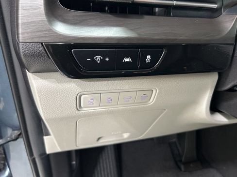 Used 2023 Kia Carnival EX FWD image 15