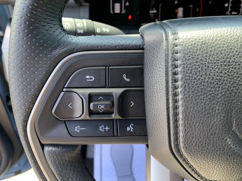 Used 2025 Toyota 4Runner SR5 AWD/4WD image 14