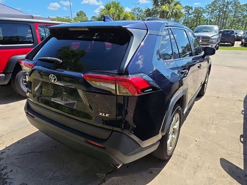 Used 2020 Toyota RAV4 XLE w/ Convenience Package FWD image 8