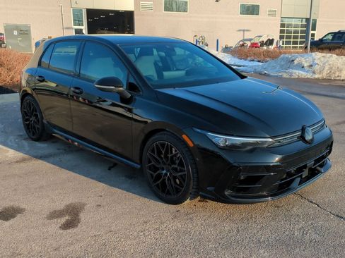 Used 2025 Volkswagen Golf R Black Edition image 2