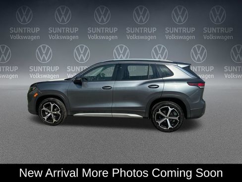 Used 2025 Volkswagen Tiguan SE w/ Panoramic Sunroof Package AWD/4WD image 2